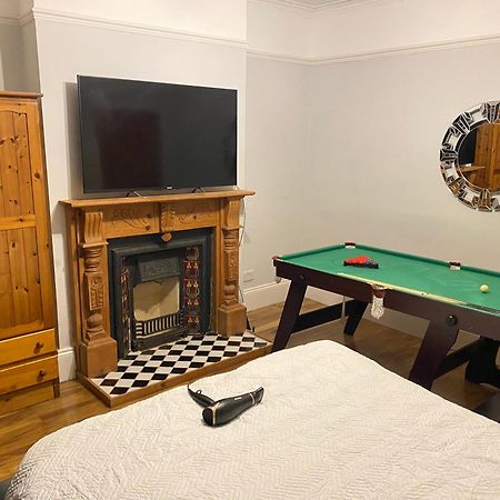 Hometel Digs Hidden Mansion Sleeps 15 Λέστερ Εξωτερικό φωτογραφία